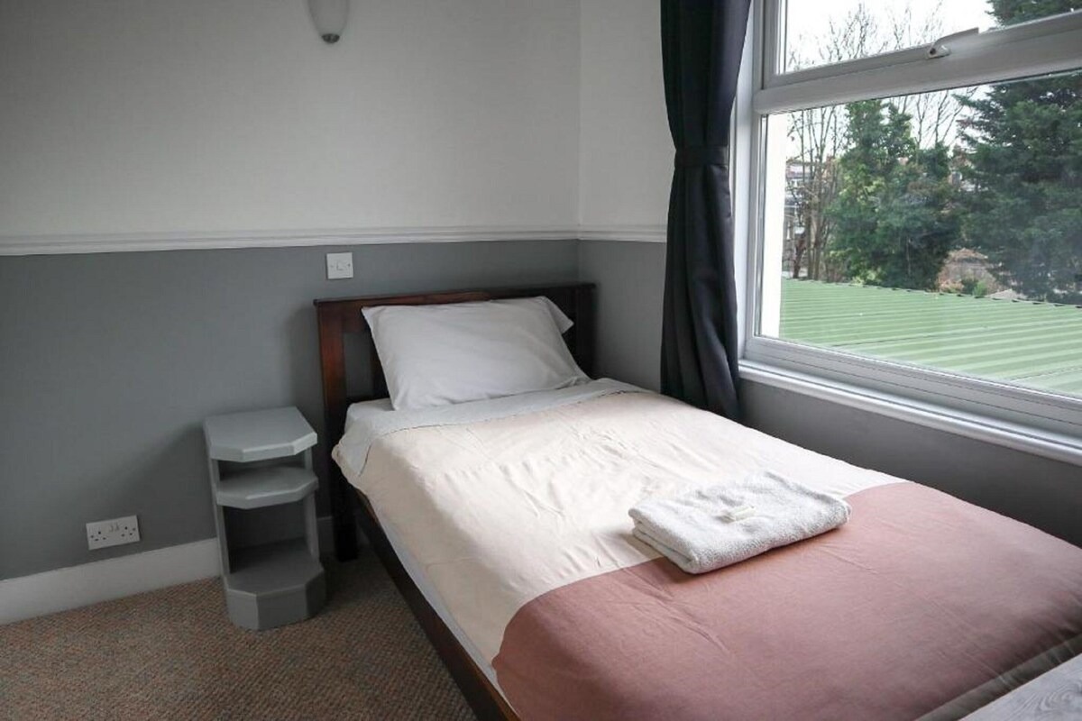 Single Room at Hotel 261
